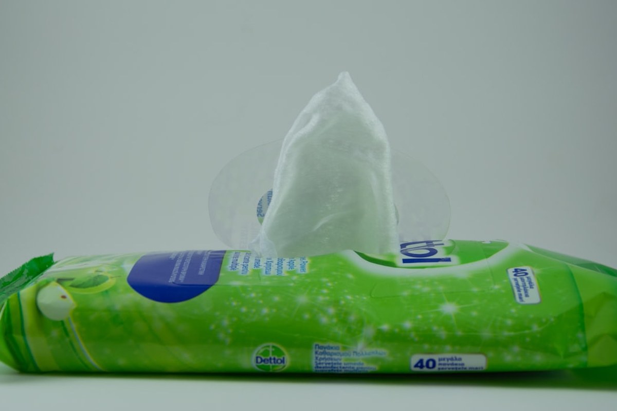 ⚠️ 영국 발 비상! 오염 물티슈, 6명 사망·62명 감염… 당신의 구급상자도 안전한가요? - 이미지 1