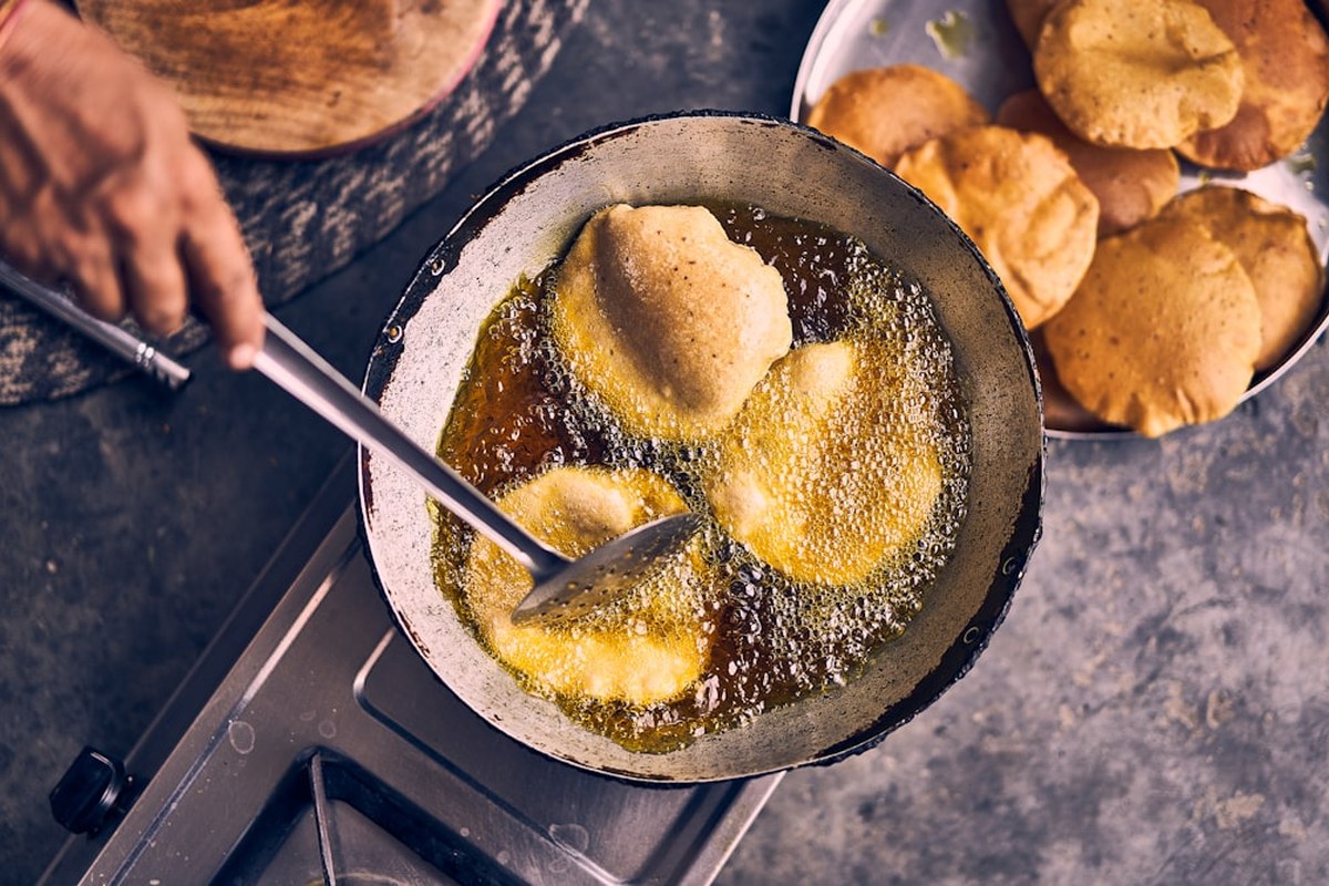 “아깝다고 또 쓴 식용유의 배신”…3번 가열에 쌓이는 보이지 않는 ‘毒’ - 이미지 3