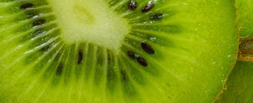 쾌변의 비밀, '이 과일'에 숨어있다? 🥝 변비 탈출 돕는 키위의 놀라운 효능!