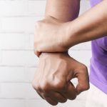 욱신욱신 관절염 걱정되면...자주 먹어야 할 식품 vs 피해야 할 식품