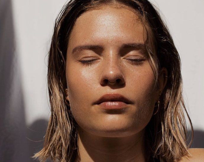 새 옷, 그냥 입으면 큰일나요! ⚠️ 피부과 전문의가 알려주는 '새 옷 증후군' 예방법