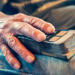 “나이 들수록 행복해”…심리학이 밝힌 7가지 이유