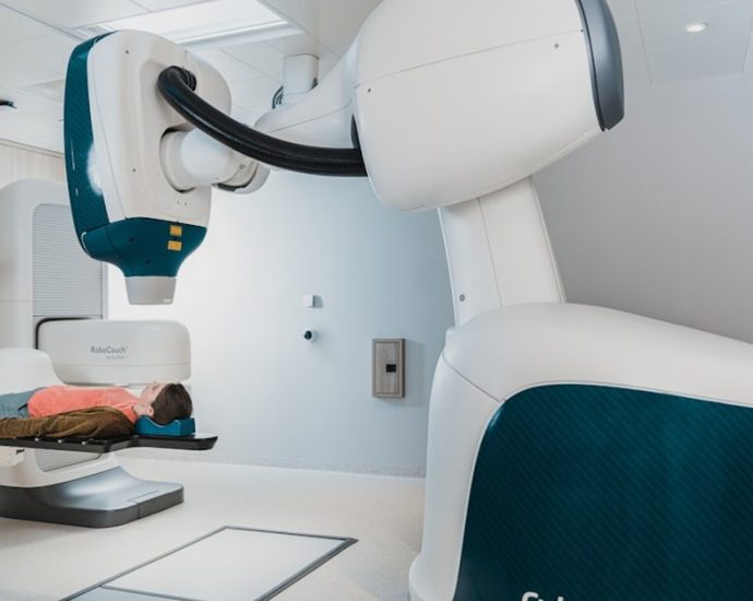 🚶‍♀️ 로봇 보행치료: '다시 걷기' 넘어 '제대로 걷기'로, 삶의 질을 높이다!