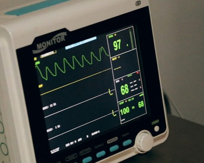 모래바람 뚫고 중동 향하는 K-의료기기…"관건은 알라신 불확실성"