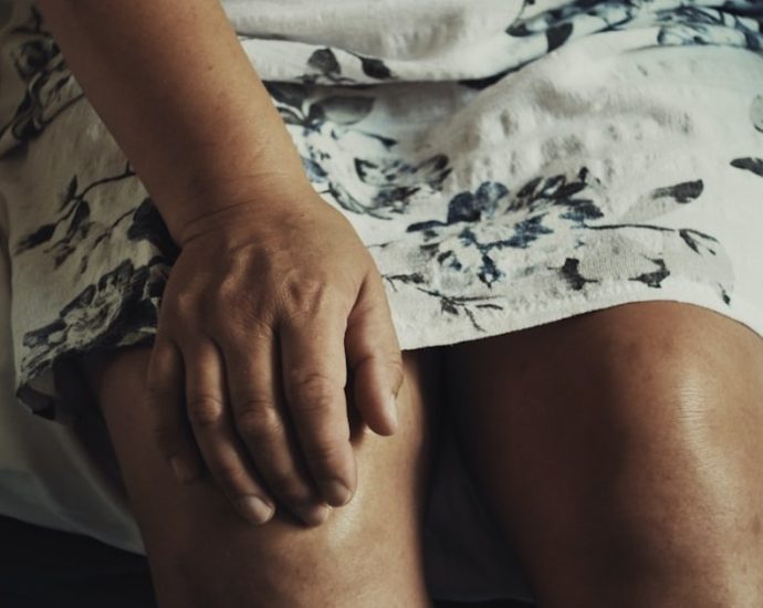 통증 심한 무릎 관절염, 증상 완화하는 ‘골수 줄기세포 주사’ 주목