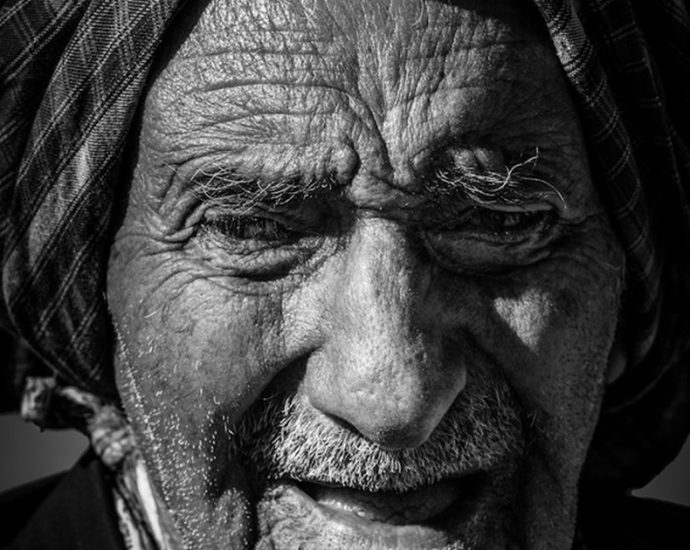 “살찐 게 아니라 흘러내린 것”…턱선 무너뜨리는 ‘이 근육’, 정체는?