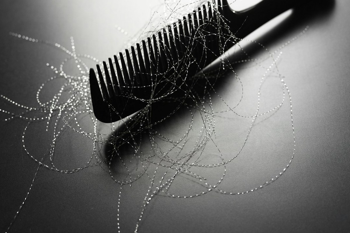 💡 머리카락 얇아진다면? 두피 관리, 이제 '기초 피부 관리'처럼 하세요! ✅ - 이미지 1