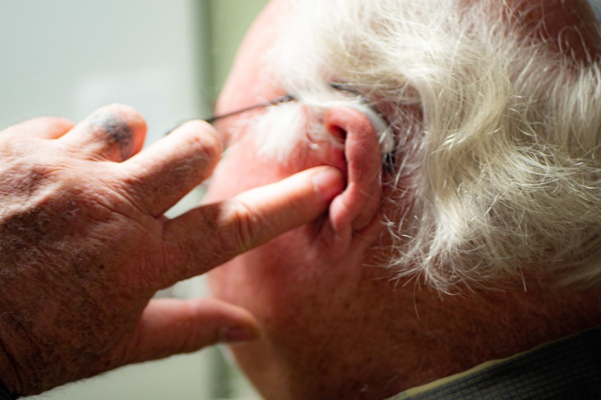 FDA, 세계 최초 유전성 난청 치료제 '오타르메니' 승인: 희망의 소리 전달 - 이미지 1