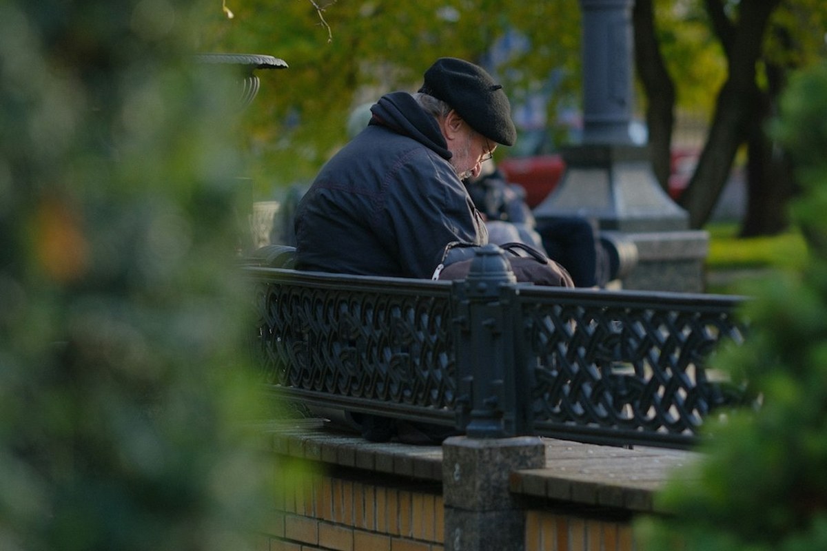넘어짐 사고, 단순 타박상? 뼈 건강 적신호! 노년 낙상과 골다공증 골절의 위험성 - 이미지 2