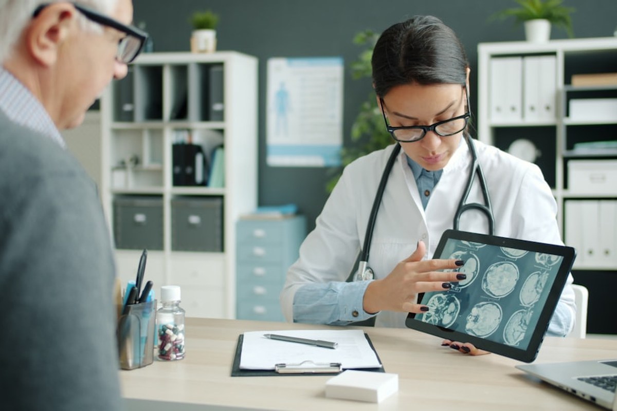 70대 폐암 환자도 희망 UP! 3기 폐암 '적극 치료' 효과 탁월 ✅ - 이미지 2