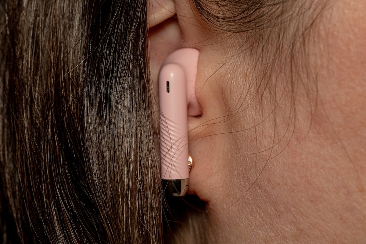 귀지, 파지 마세요! 귓속 방어막의 비밀과 난청 위험 ✅ - 이미지 2