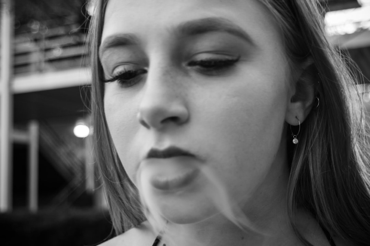 😱 15살부터 전자담배 피운 20대 여성, 18개월 시한부 판정! 폐암의 충격적인 진실 💡 - 이미지 2