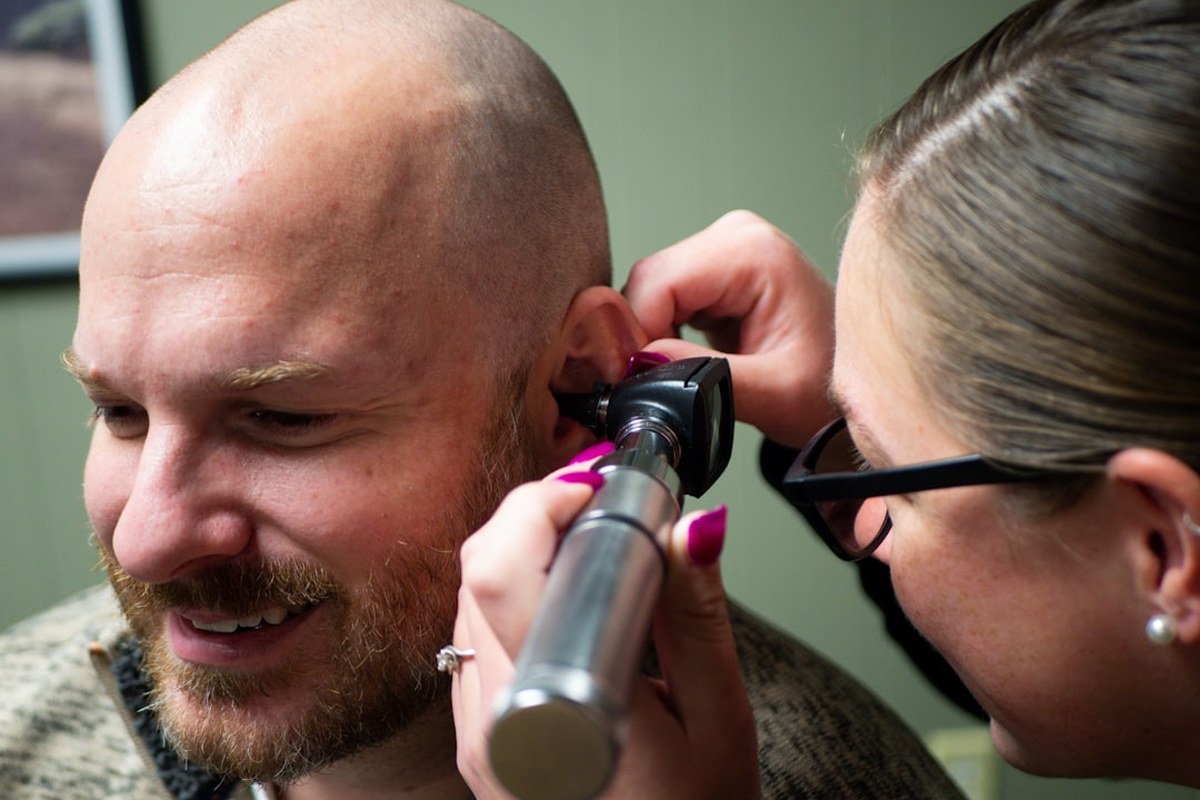 👂 한쪽 귀 난청, 알츠하이머 위험 1.49배 높인다! 뇌 건강 적신호 놓치지 마세요 💡 - 이미지 2