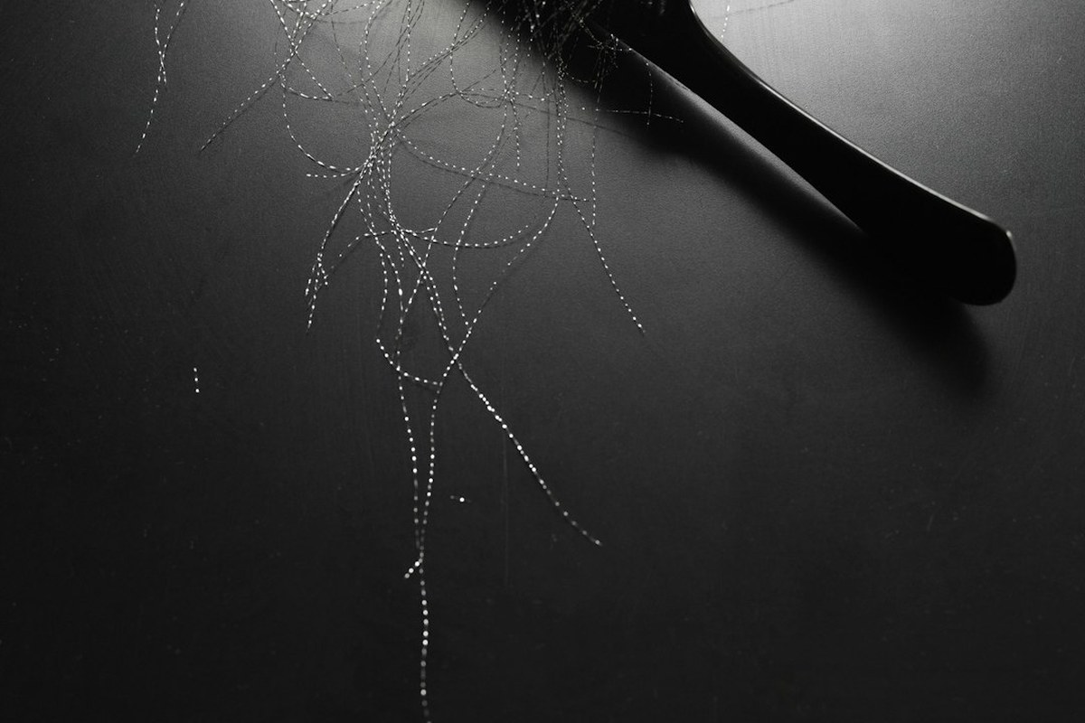 💡 머리카락 얇아진다면? 두피 관리, 이제 '기초 피부 관리'처럼 하세요! ✅ - 이미지 3