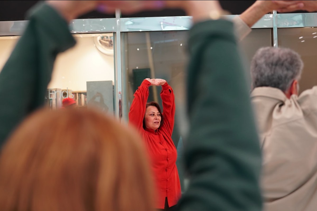 60대 이상 필수! 관절 부담 없는 '수중 태극권'으로 낙상 예방 & 건강 UP! ✅ - 이미지 3