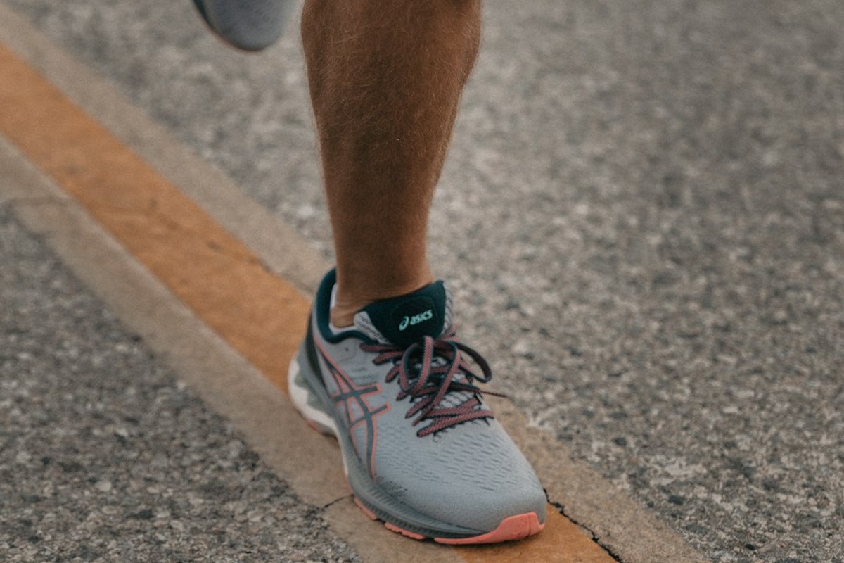 🦶 아침 첫 발에 '악!' 소리 나는 족저근막염, 무리한 운동이 원인? 💊 예방 & 관리법 총정리 ✅ - 이미지 3