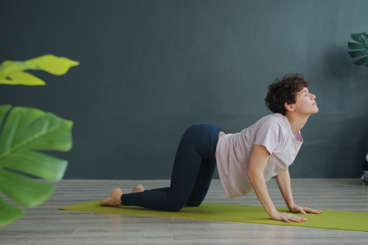 뱃살 고민 끝! 🤫 숨겨진 복근 찾기 비결: '앉는 자세'부터 바꿔보세요! ✅ - 이미지 3