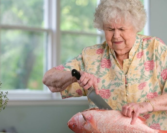 50대 이상 고위험군 & 75세 이상 필수! RSV 예방접종으로 폐렴·사망 위험 낮추세요 ✅