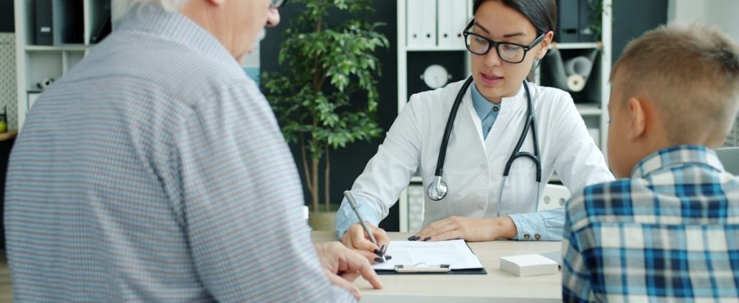 70대 폐암 환자도 희망 UP! 3기 폐암 '적극 치료' 효과 탁월 ✅