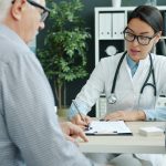 70대 폐암 환자도 희망 UP! 3기 폐암 '적극 치료' 효과 탁월 ✅