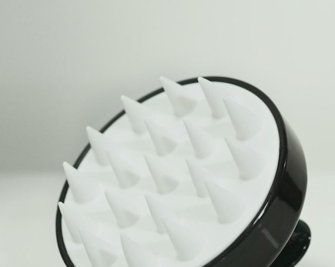 💡 머리카락 얇아진다면? 두피 관리, 이제 '기초 피부 관리'처럼 하세요! ✅