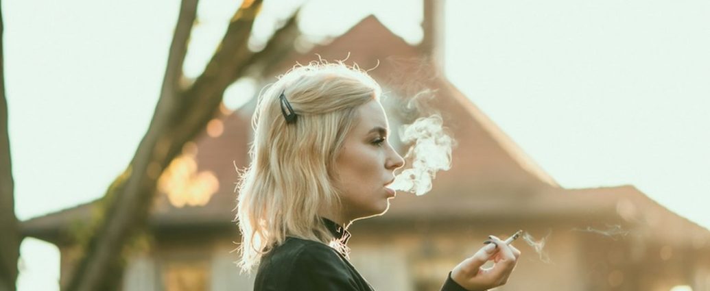 😱 15살부터 전자담배 피운 20대 여성, 18개월 시한부 판정! 폐암의 충격적인 진실 💡