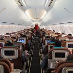 ✈️ 기내에서 흔히 하는 7가지 행동, 사실은 위험! 안전하게 비행하는 꿀팁 ✅