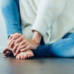 🦶 아침 첫 발에 '악!' 소리 나는 족저근막염, 무리한 운동이 원인? 💊 예방 & 관리법 총정리 ✅