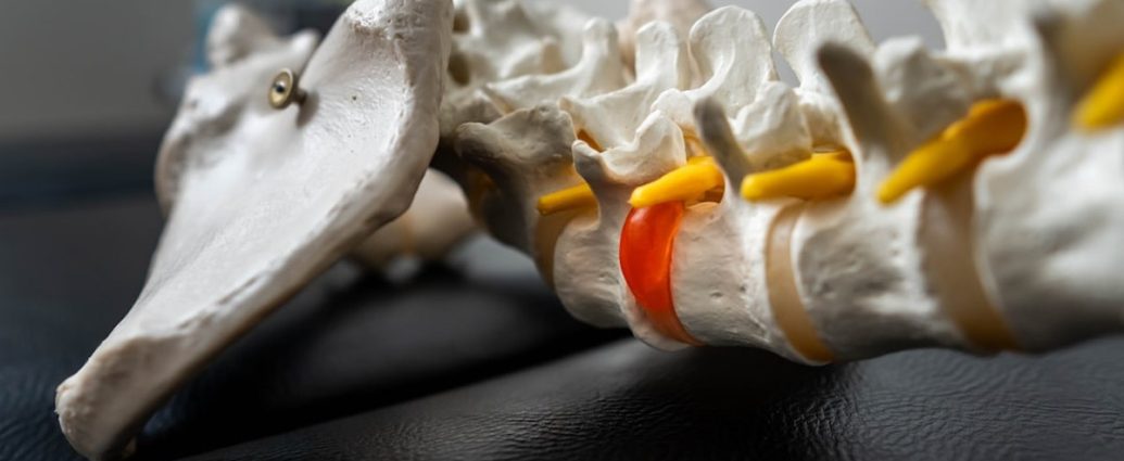 꼬리뼈 통증, 오래간다면? 생활 습관부터 점검하세요! 💡✅