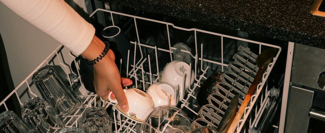 텀블러 세균 4만 마리? 😱 24시간 방치하면 벌어지는 일과 위생 관리법 ✅