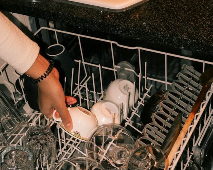 텀블러 세균 4만 마리? 😱 24시간 방치하면 벌어지는 일과 위생 관리법 ✅