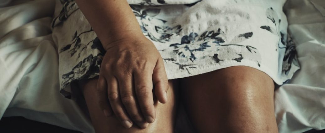 🌸 봄철 무릎 통증, 운동해도 될까? 정형외과 교수가 알려주는 '안전한 관절 건강법' ✅