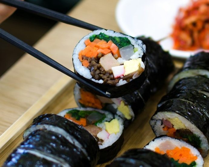 혈당 낮추는 김밥 만들기, 현미밥과 다시마 달걀로 바꾸세요